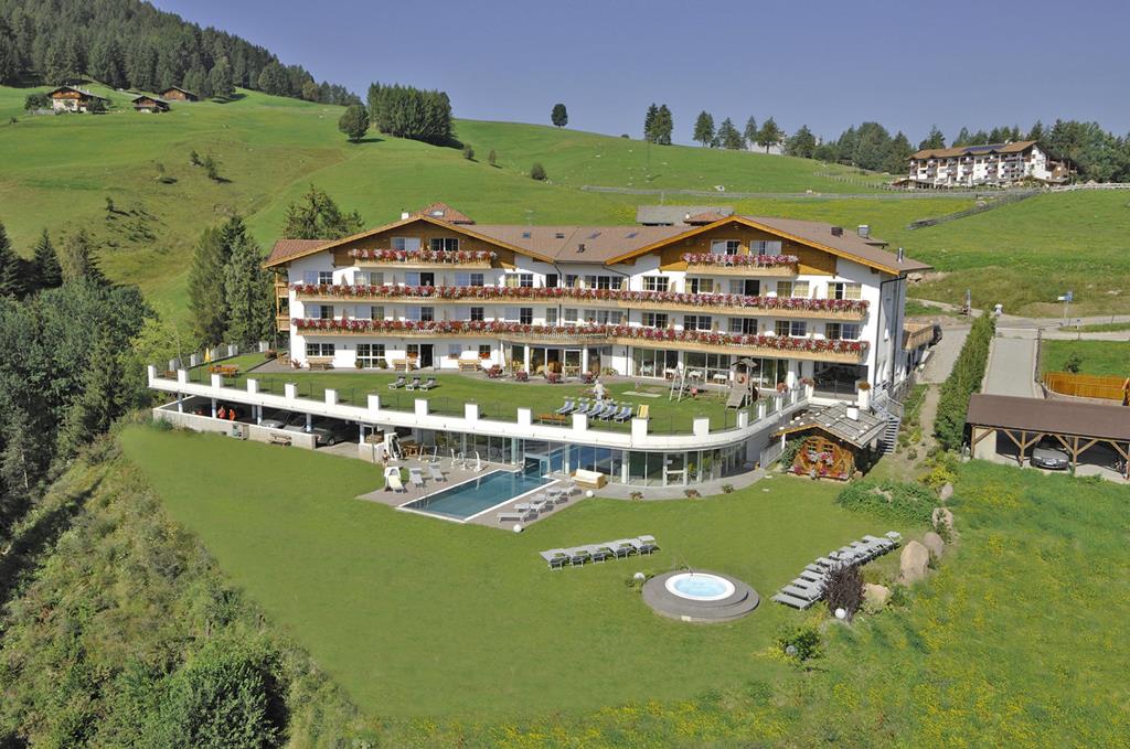 3A9CF8C7554CAB40C7ADCF50CC08DFB1